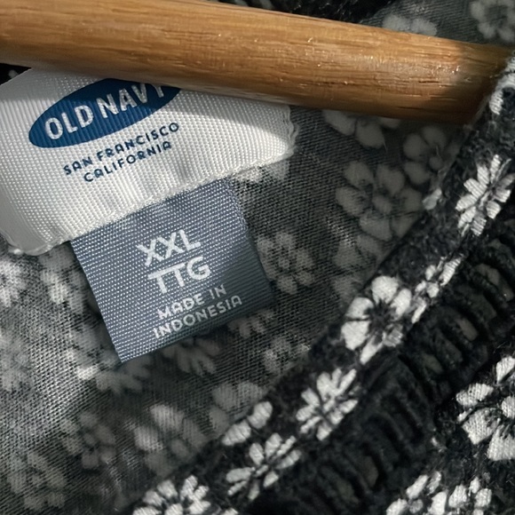 EUC tiered tank with keyhole and lace tier lines - Picture 3 of 5